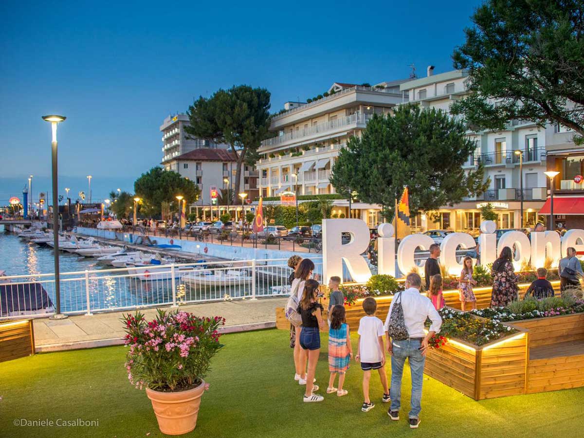cosa fare a Riccione: Viale Ceccarini e Viale Dante cosa fare a Riccione: Viale Ceccarini e Viale Dante